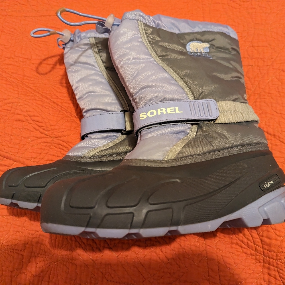 Snow boots